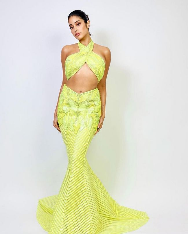 Staggering Poses Of Janhvi Kapoor